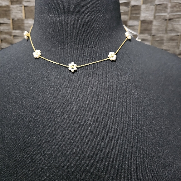 Daisy Necklace - Picture 4 of 6